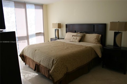 Condo in Miami, Florida, 2 bedrooms № 1822092 - photo 16