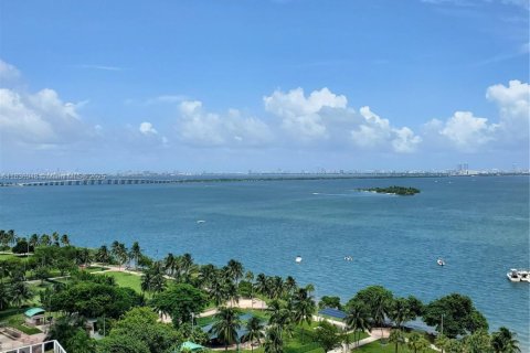 Condo in Miami, Florida, 2 bedrooms № 1822092 - photo 2