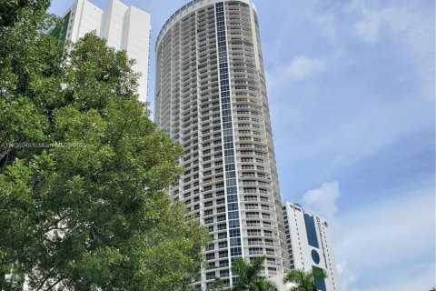 Condo in Miami, Florida, 2 bedrooms № 1822092 - photo 5