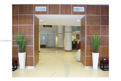 Condo in Miami, Florida, 2 bedrooms № 1822092 - photo 12
