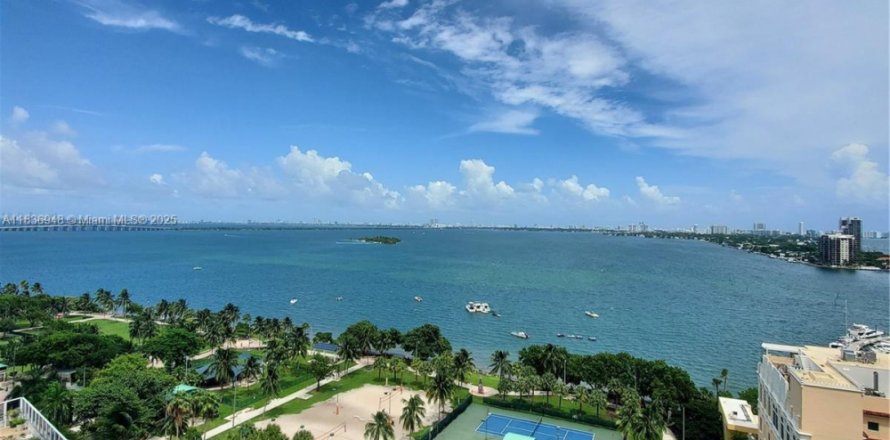 Condo in Miami, Florida, 2 bedrooms № 1822092