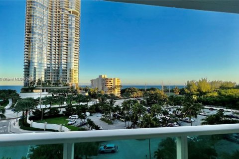 Copropriété à vendre à Sunny Isles Beach, Floride: 2 chambres, 126.07 m2 № 1963301 - photo 1