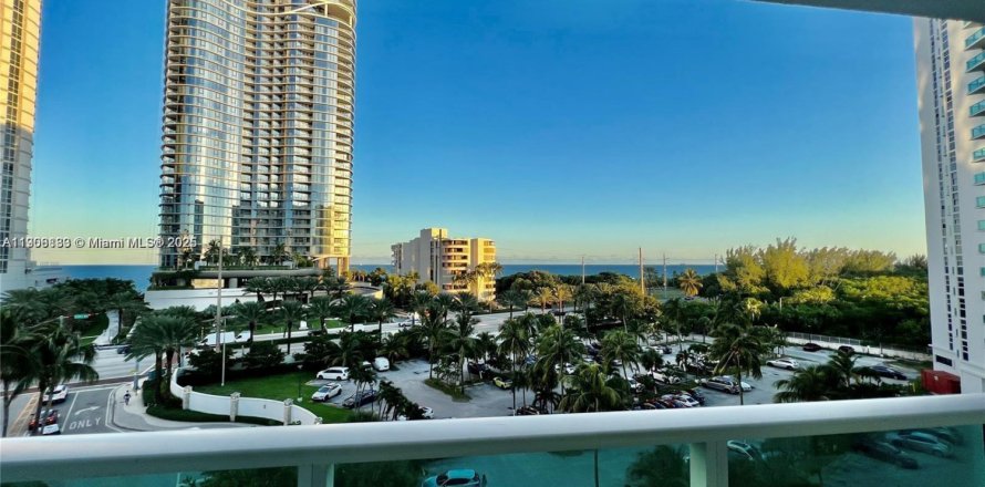 Condo à Sunny Isles Beach, Floride, 2 chambres № 1963301