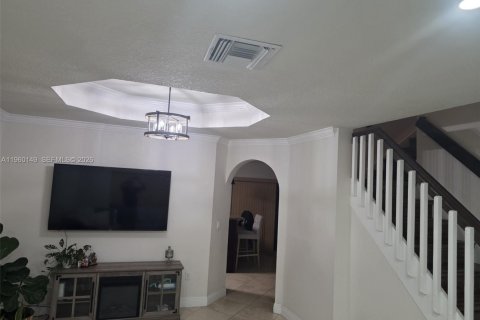 Villa ou maison à vendre à Miami, Floride: 4 chambres, 178.93 m2 № 2025721 - photo 4