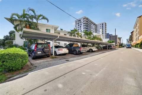 Condo in Saint Petersburg, Florida, 2 bedrooms № 2387317 - photo 19