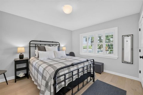 Condo in Saint Petersburg, Florida, 2 bedrooms № 2387317 - photo 12