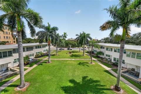 Condo in Saint Petersburg, Florida, 2 bedrooms № 2387317 - photo 24