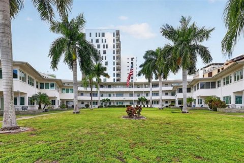 Condo in Saint Petersburg, Florida, 2 bedrooms  № 2387317