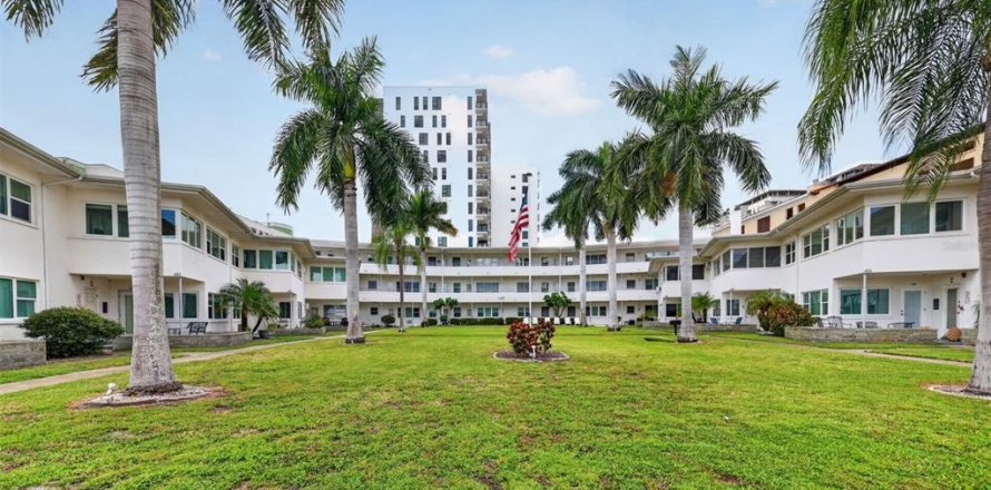 Condo in Saint Petersburg, Florida, 2 bedrooms № 2387317