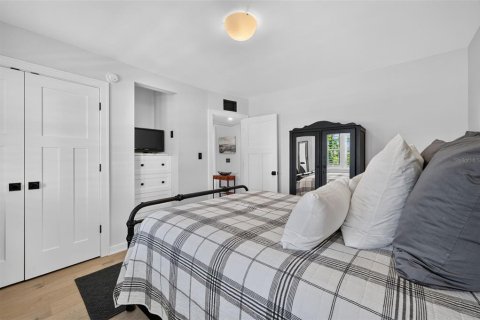 Condo in Saint Petersburg, Florida, 2 bedrooms № 2387317 - photo 13