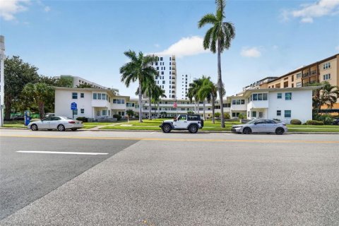 Condo in Saint Petersburg, Florida, 2 bedrooms № 2387317 - photo 25