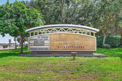 Condo in Saint Petersburg, Florida, 2 bedrooms № 2387317 - photo 21