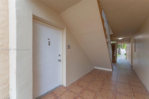 Copropriété à vendre à Doral, Floride: 2 chambres, 98.48 m2 № 2046817 - photo 8