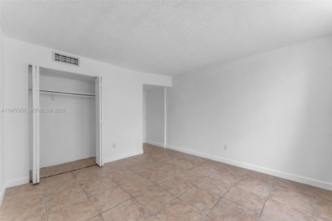 Copropriété à vendre à Doral, Floride: 2 chambres, 98.48 m2 № 2046817 - photo 12