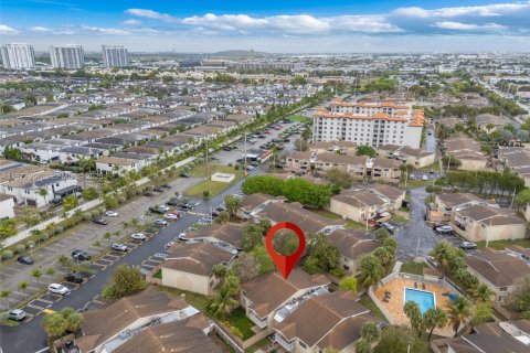 Condo à Doral, Floride, 2 chambres  № 2046817