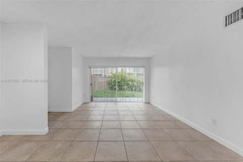 Copropriété à vendre à Doral, Floride: 2 chambres, 98.48 m2 № 2046817 - photo 5