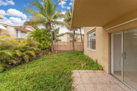 Copropriété à vendre à Doral, Floride: 2 chambres, 98.48 m2 № 2046817 - photo 2