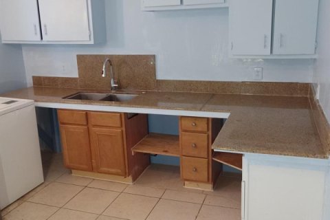 Casa en venta en St. Lucie, Florida, 3 dormitorios, 71.35 m2 № 2177837 - foto 2