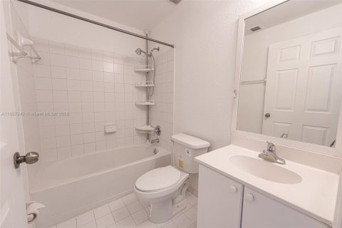 Condo in Hialeah, Florida, 3 bedrooms  № 1888905 - photo 20