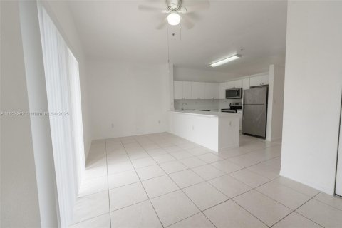 Condo in Hialeah, Florida, 3 bedrooms  № 1888905 - photo 8