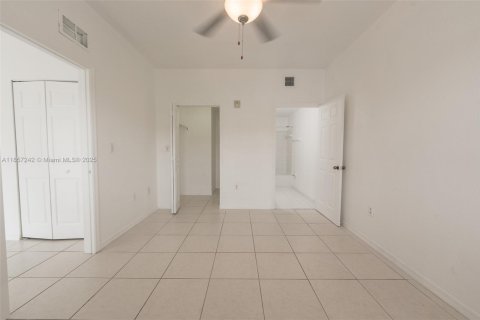Condo in Hialeah, Florida, 3 bedrooms  № 1888905 - photo 12