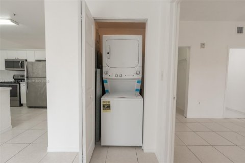 Condo in Hialeah, Florida, 3 bedrooms  № 1888905 - photo 10