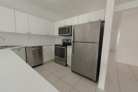 Condo in Hialeah, Florida, 3 bedrooms  № 1888905 - photo 6