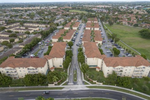 Condo in Hialeah, Florida, 3 bedrooms  № 1888905 - photo 26