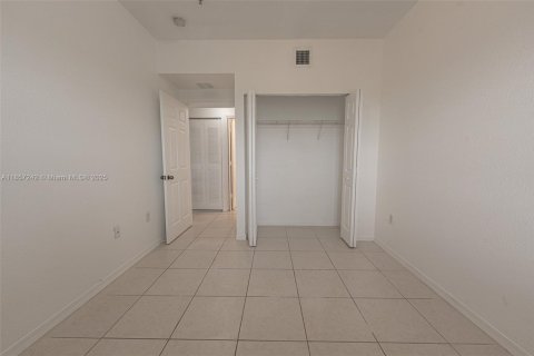Condo in Hialeah, Florida, 3 bedrooms  № 1888905 - photo 19