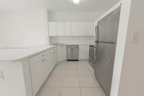 Condo in Hialeah, Florida, 3 bedrooms  № 1888905 - photo 7