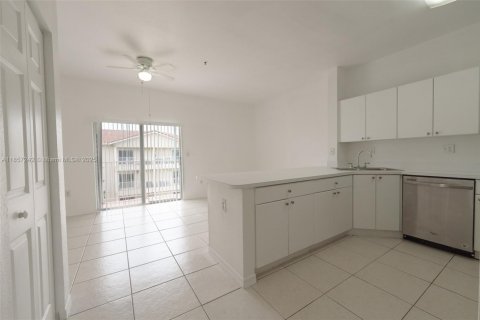Condo in Hialeah, Florida, 3 bedrooms  № 1888905 - photo 5