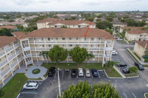 Condo in Hialeah, Florida, 3 bedrooms  № 1888905 - photo 24