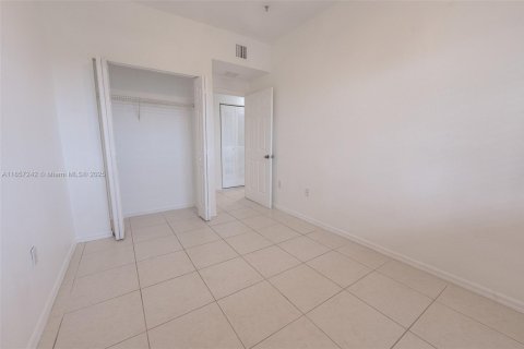 Condo in Hialeah, Florida, 3 bedrooms  № 1888905 - photo 22