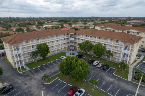 Condo in Hialeah, Florida, 3 bedrooms  № 1888905 - photo 23