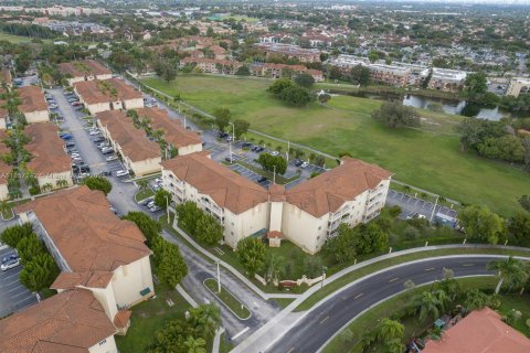 Condo in Hialeah, Florida, 3 bedrooms  № 1888905 - photo 25