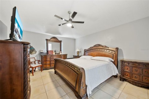 House in Kissimmee, Florida 4 bedrooms, 221.39 sq.m. № 1744228 - photo 28