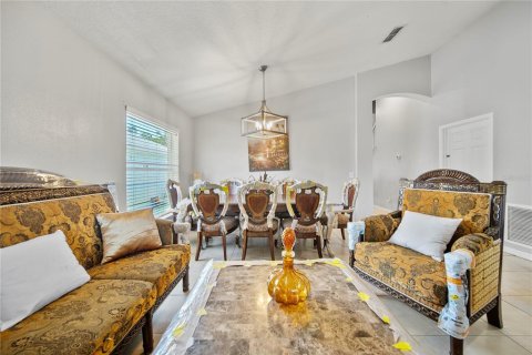House in Kissimmee, Florida 4 bedrooms, 221.39 sq.m. № 1744228 - photo 26