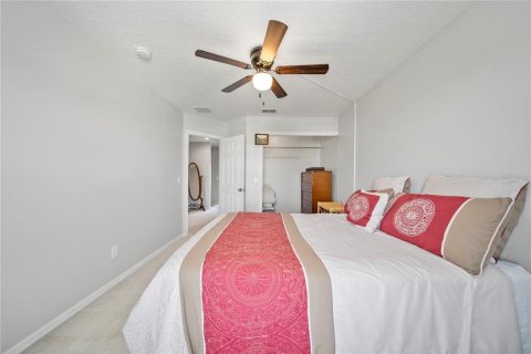 House in Kissimmee, Florida 4 bedrooms, 221.39 sq.m. № 1744228 - photo 8