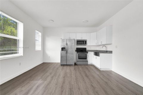 Apartment in Miami, Florida 29.26 sq.m. № 1968206 - photo 2