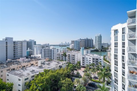 Condominio en Miami Beach, Florida, 2 dormitorios  № 2056483
