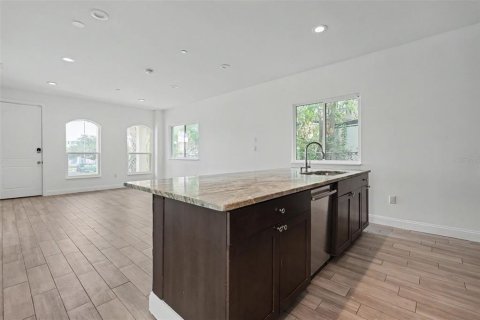House in Saint Petersburg, Florida 4 bedrooms, 240.8 sq.m. № 2237133 - photo 11