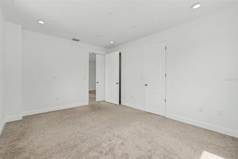 House in Saint Petersburg, Florida 4 bedrooms, 240.8 sq.m. № 2237133 - photo 17