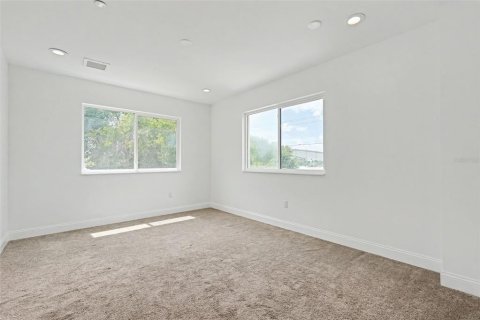 House in Saint Petersburg, Florida 4 bedrooms, 240.8 sq.m. № 2237133 - photo 19