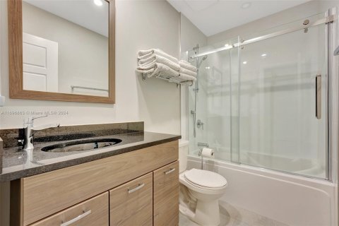 Condo in Pompano Beach, Florida, 2 bedrooms  № 1860650 - photo 17