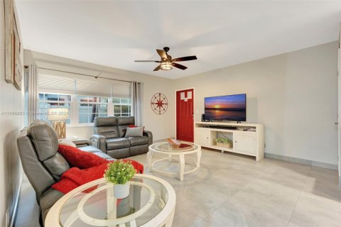 Condo in Pompano Beach, Florida, 2 bedrooms  № 1860650 - photo 8