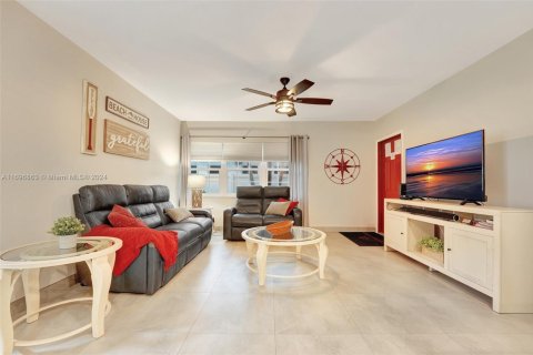 Condo in Pompano Beach, Florida, 2 bedrooms  № 1860650 - photo 7