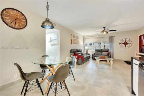 Condo in Pompano Beach, Florida, 2 bedrooms  № 1860650 - photo 6