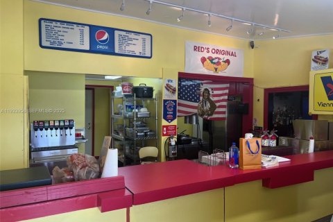 Купить коммерческую недвижимость в Уилтон-Мэнорс, Флорида № 2035281 - фото 10