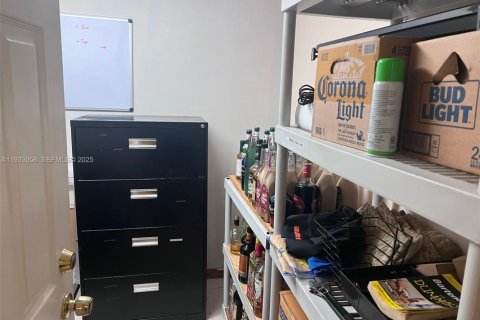 Купить коммерческую недвижимость в Уилтон-Мэнорс, Флорида № 2035281 - фото 15