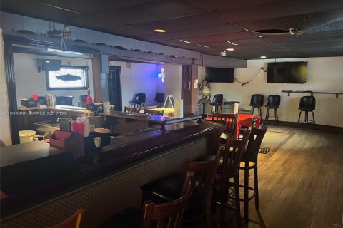 Купить коммерческую недвижимость в Уилтон-Мэнорс, Флорида № 2035281 - фото 17